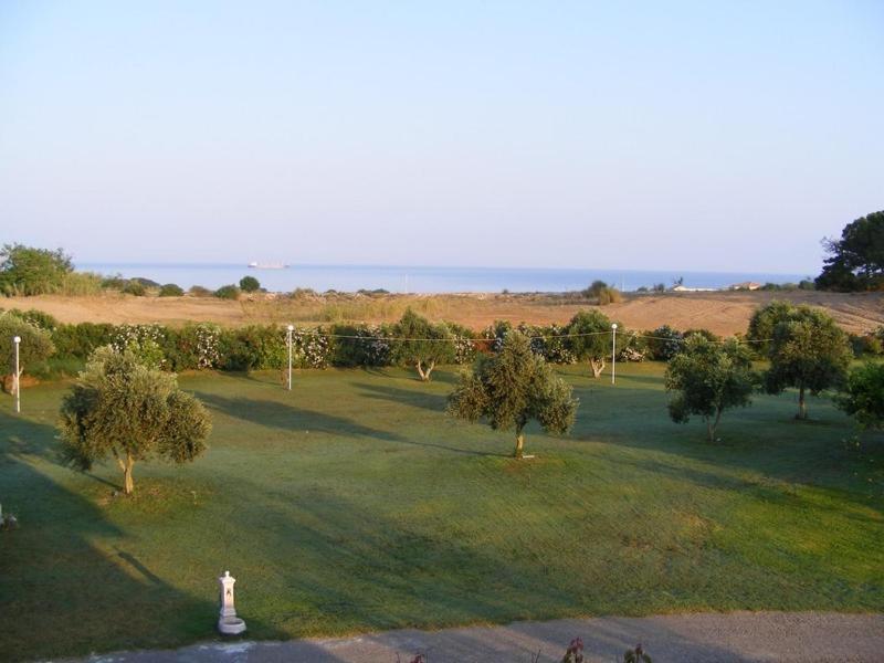 Lintzi Hotel Arkúdi Kültér fotó